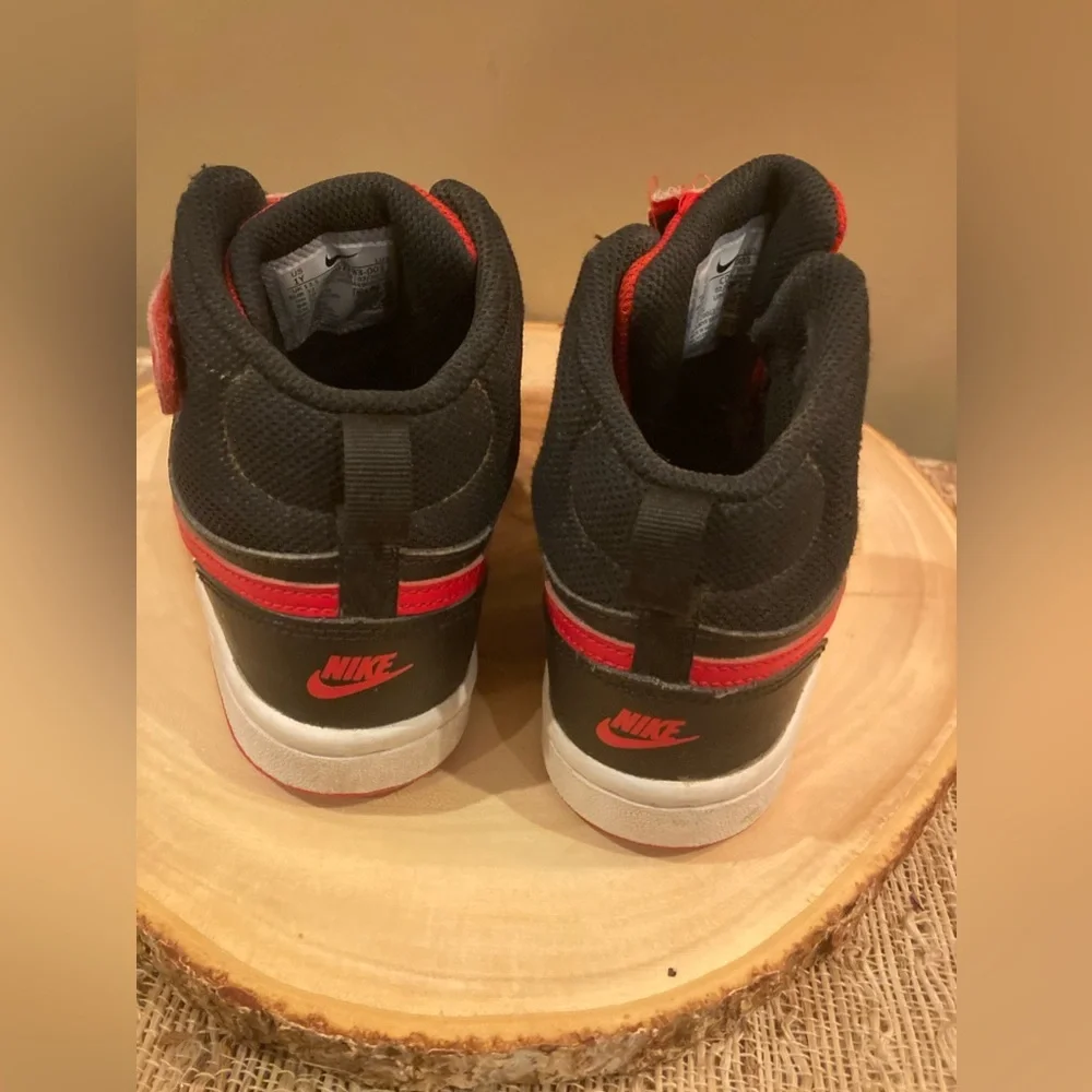 NIKE Kids COURT BOROUGH Mid 2 BLACK/RED/WHITE Leather BASKETBALL SNEAKERS 1Y‎